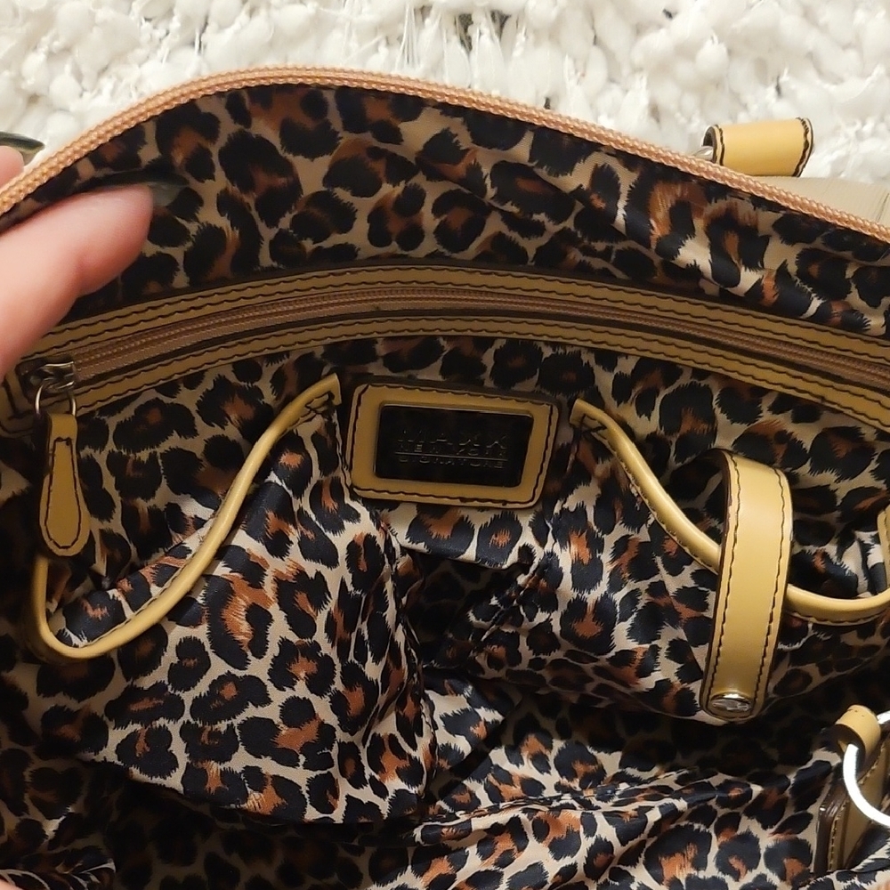 Maxx New York Tan Tote Handbag with Removeable Shoulder Strap - Picture 13 of 16